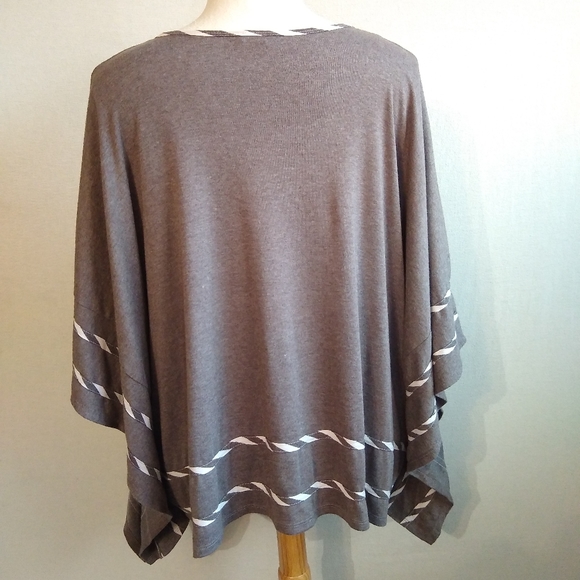 Hem & Thread Poncho - Picture 3 of 10
